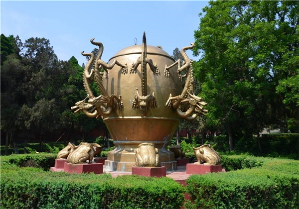 大型地動(dòng)儀雕塑.jpg