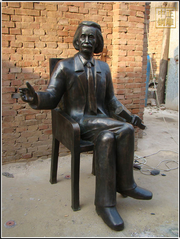 園林現代人物銅雕塑.jpg