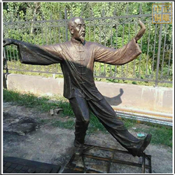 廣場(chǎng)老者打太極銅雕塑