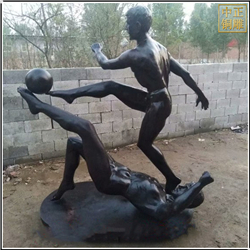 踢球運動人物雕塑